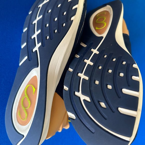 Saysh One by Allyson Felix size 12 - fantastic sneakers! Worn once! - Picture 6 of 11